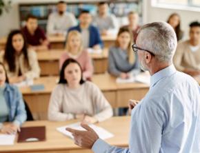 Bon mardi, en 11 Février, l'info d'ici avec un forum de l'emploi saisonnier, une réunion pour tout savoir sur la construction d'un éco quartier, Portes ouvertes à Despiau, Haroun-Tazieff et au lycée de Parentis.