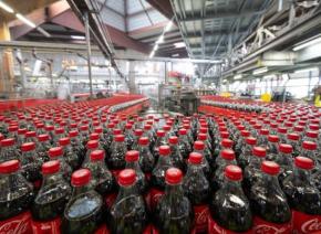 Les autorités sanitaires annoncent le rappel de 2 lots de bouteilles en verre de Coca-Cola sans sucres et de cannettes Fuze Tea suspectées de dépasser taux autorisé de chlorate…