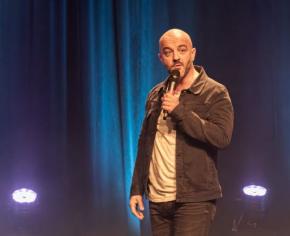 St Justine, bon mercredi sur Enjoy40 avec le gala du rire Sanguinetois pour notre actu du coin, un spectacle du nom d’« Héroïnes » à Rion !