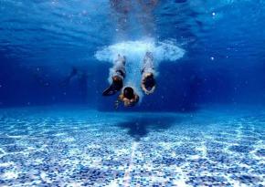 Plongeon droit, carpé fermé, en tire-bouchon ou la bombe ? Profitez de la gratuité de l'été à Pouillon, déballage de La Madeleine ce samedi et Rock and Pool Party ce mercredi !